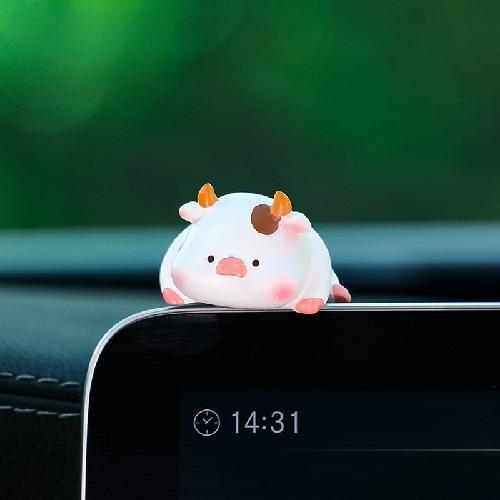 Cute Piggy Girl Figurine Kawaii Cartoon Resin Statue Car Decor Mini Ornament Home Desk Decoration Adorable Animal Doll Gift
