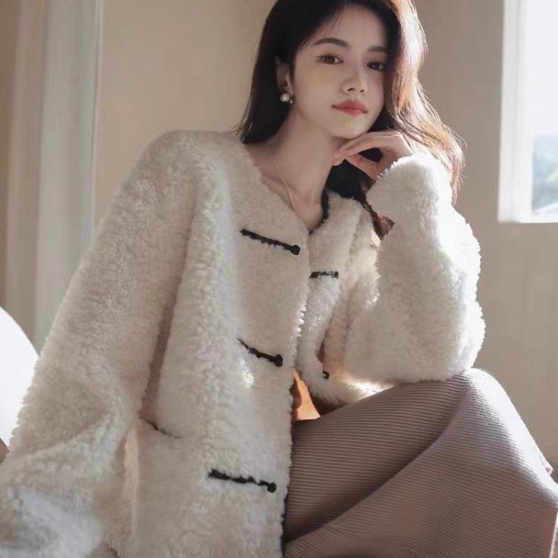 

Осень и зима новая шуба из цельного меха женская овечья шерсть белая короткая меховая утолщенная верхняя одежда 2xL size [135-75 kg]