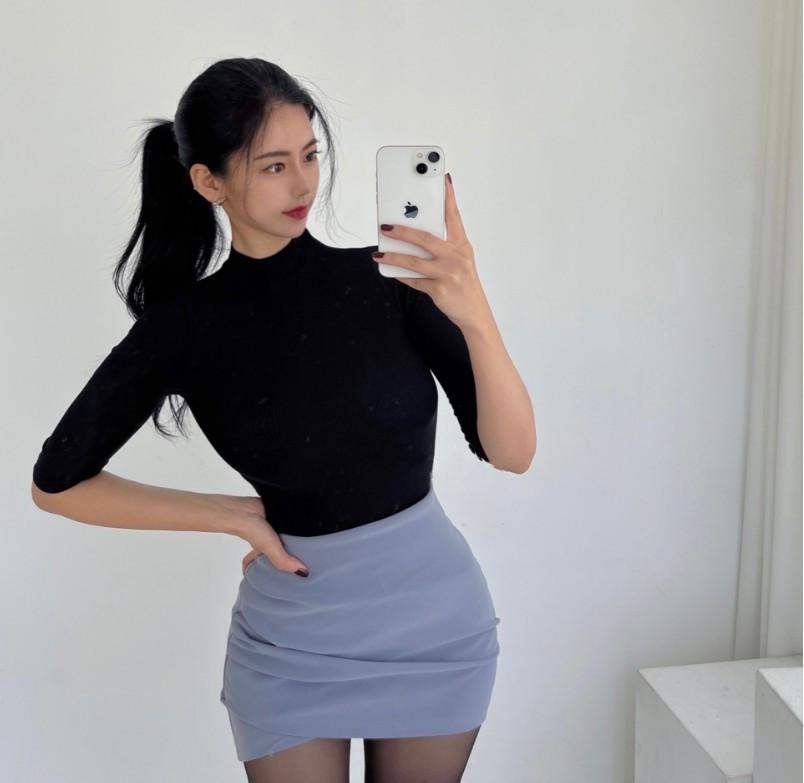Women's Korean Slim-Fit Five-Sleeve T-Shirt – New Spring Arrival, Medium-Neck, Tight-Fit Base Layer Top