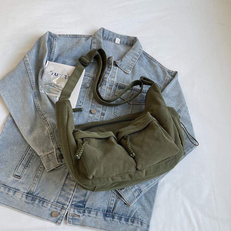 Large Capacity Shoulder Messenger Bag Women's Popular Winter New Casual Fashion Tote Bag Simple Commuter Korean Version Armpit Bag