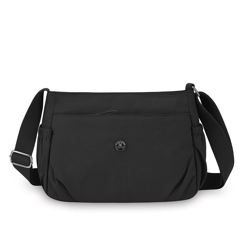 Simple New Solid Color Shoulder Bag Women's Light and Casual Joker Outdoor Small Bag Fashion Commuter Pleated Crossbody Bag