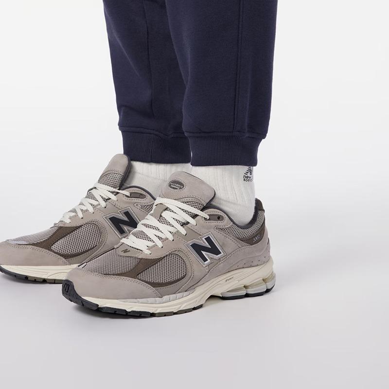 NEW BALANCE Casual Shoes Men's Women's Spring Breathable Mesh Shoes Fashionally Comfortable Couple Retro Sports Shoes M2002RAW