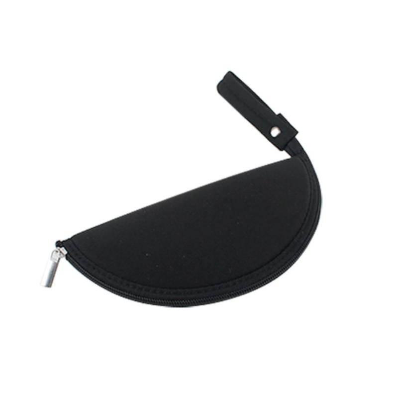 

Portable Digital Storage Bag with Mouse Pad & Headphone Pouch -Multifunctional Organizer for Travel, Data Cables,and Accessories чорний