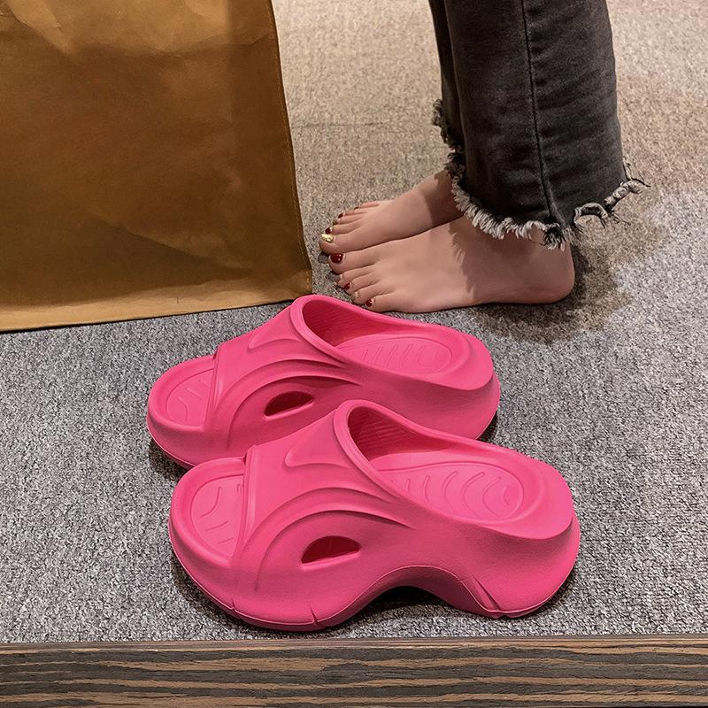 Soft Design Women's Sandals and Slippers 2024 New Summer Minimalist Home Shower Non Slip EVA External Wearing Slippers Luxury