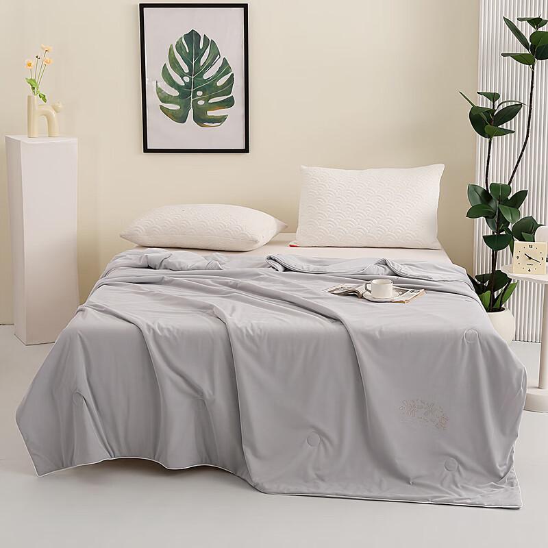 

Chessboard Ice Silk Cooling Summer Quilt