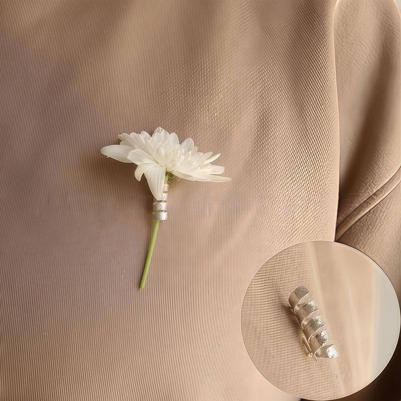 Elegant Vase Metal Brooch Pin for Women Vintage Flower Pot Design Unique Gift for Clothing and Bags