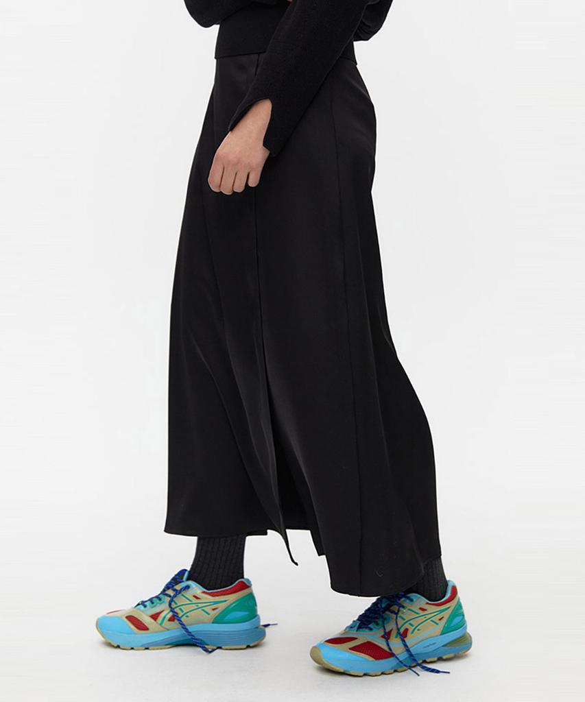 AHWE Interlocked Satin Skirt_Black