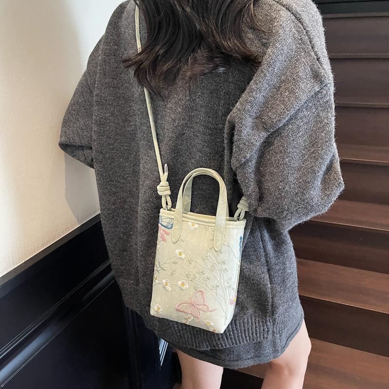 Versatile Handbag Fashion Bucket Bag New Messenger Bag Embroidered Butterfly Shoulder Bag