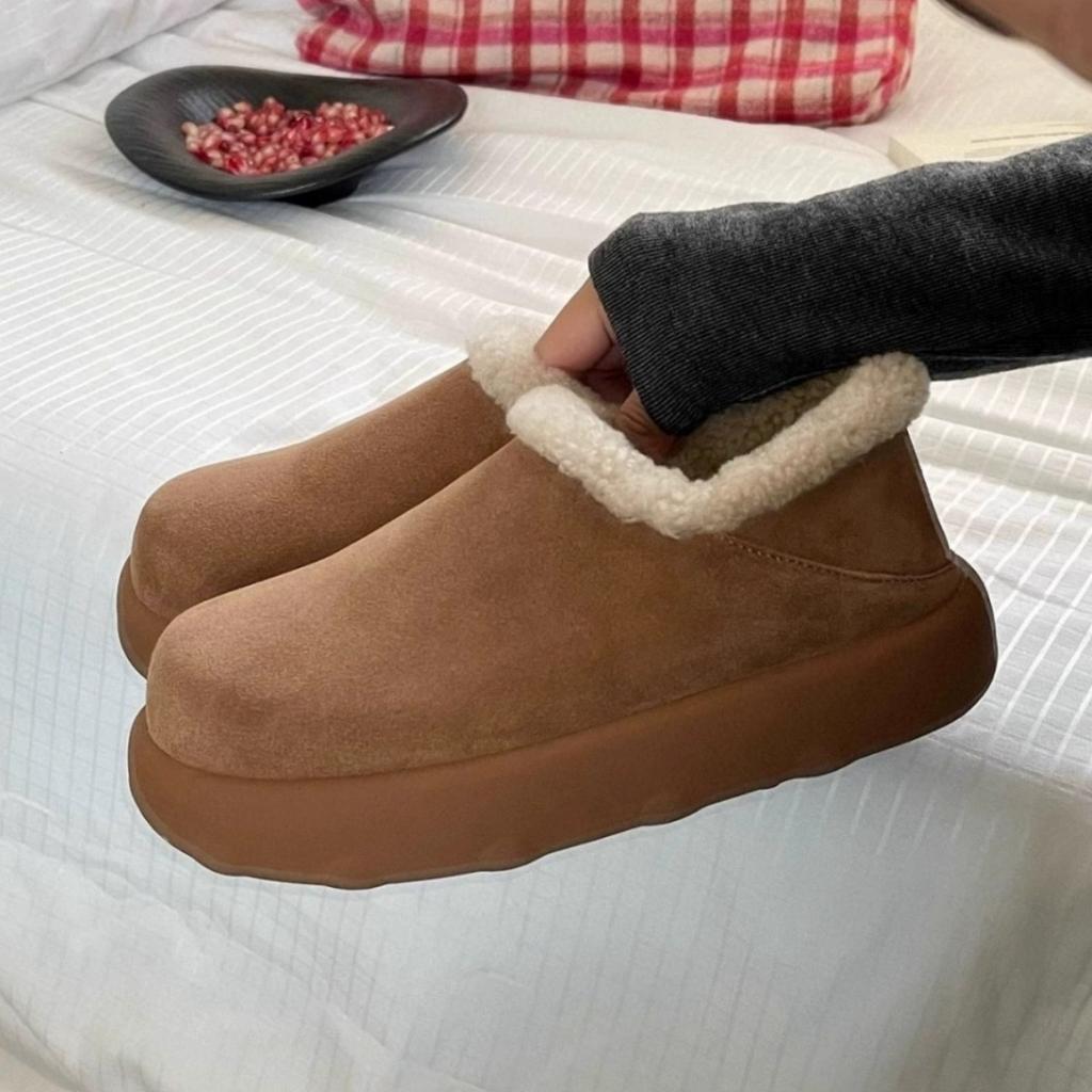Wool version~ fur integrated snow boots for women, new thick soles in winter, heightened, two women wearing large potato thickened cotton shoes