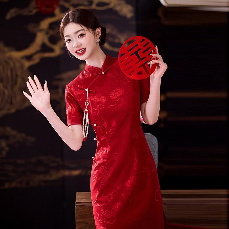 Kırmızı cheongsam geliştirilmiş genç kadınların üst düzey hissi yeni Çin gelin kadeh kaldırma kıyafetleri düğün düğün kıyafetleri nişan kıyafetleri