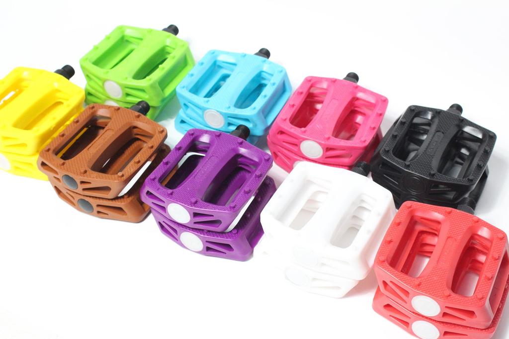 Riderz Cafe FUN Nylon Pedal Red