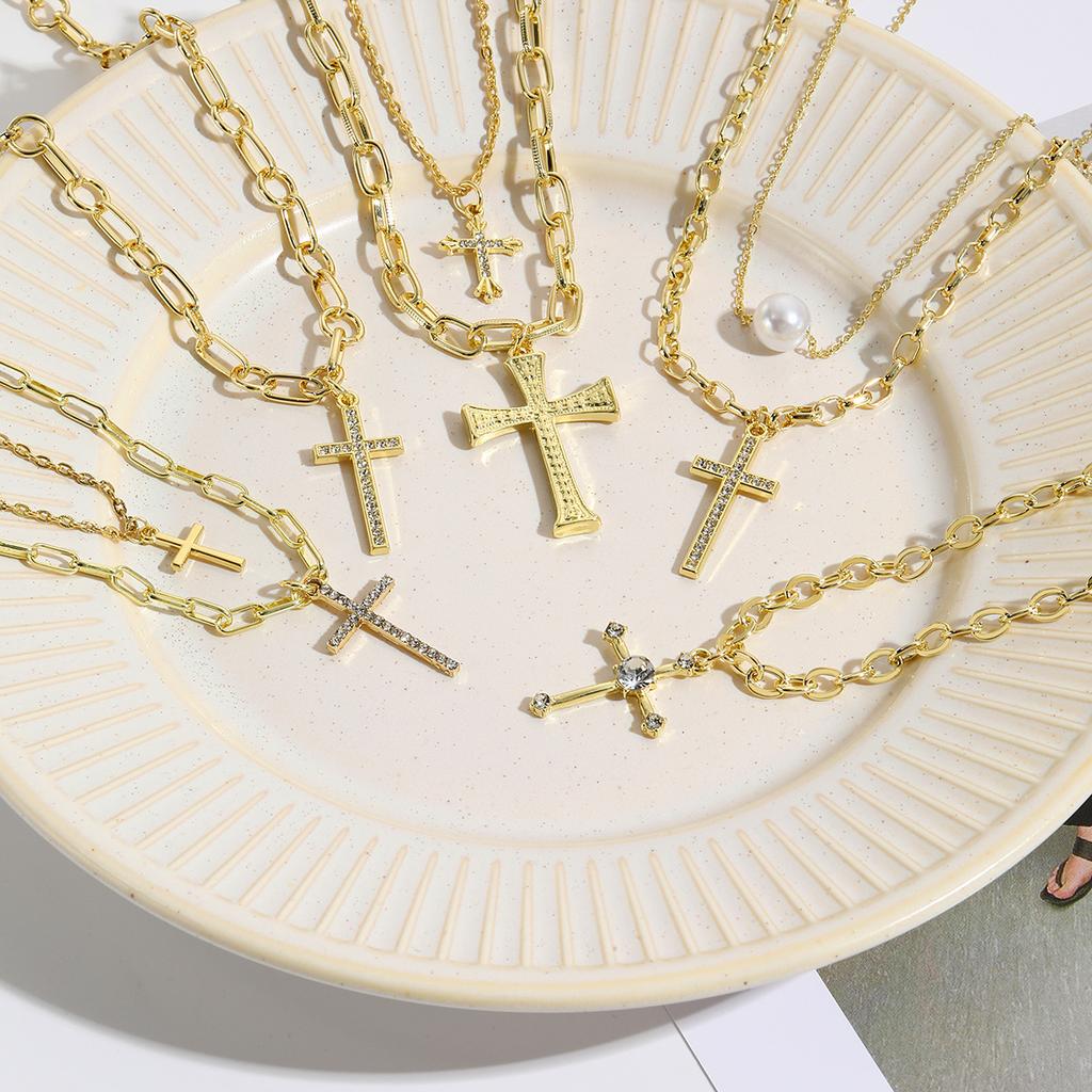Naszyjnik dla Kobiet Łańcuszek na obojczyk Naszyjnik z Krzyżykiem Design Sens Minimalistyczny Wielowarstwowy Naszyjnik z Krzyżykiem Piękny Elegancki Naszyjnik dla Niej