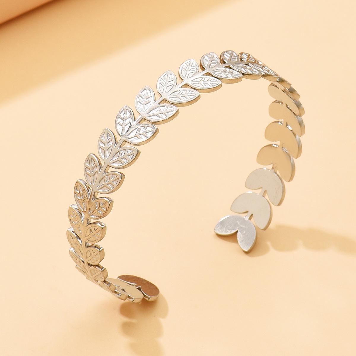 Fashion Fresh Leaves Adjustable Gold-Plated Stainless Steel Open Cuff Bracelet - Fade-Resistant