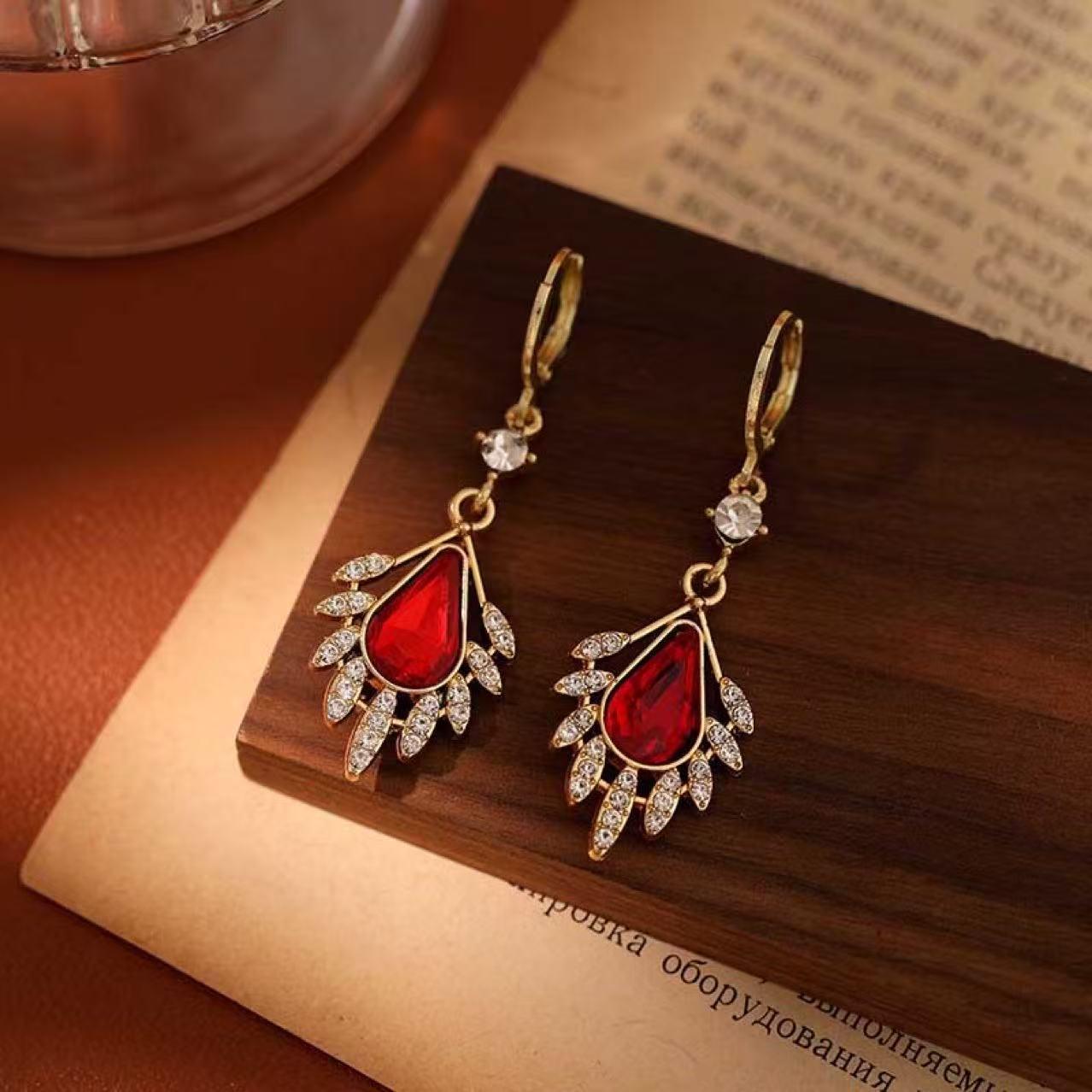 Retro Ruby Water Drop Leaf Earrings: Gold Inlaid Rhinestone, Lightweight, Luxurious Feel for Women
