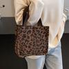 Borsa in Velluto a Coste con Stampa Leopardo di Grande Capacità Borsa Tote da Donna Borsa a Spalla Versatile di Nicchia da Donna