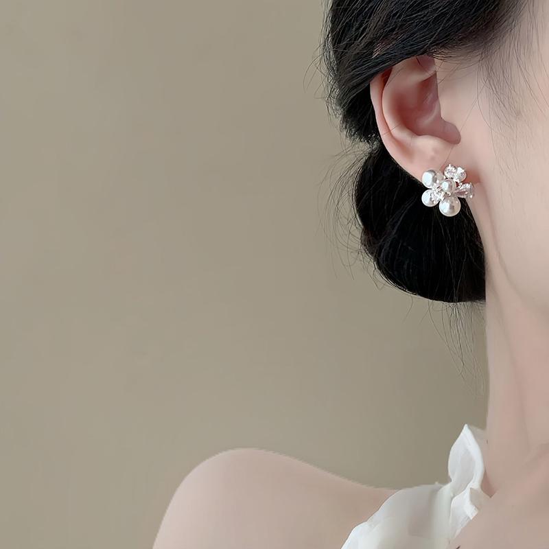 French Elegant Pearl Zircon Splicing Flower Stud Earrings 2026 New Design Party Jewelry Elegant Accessories for Women and Girls