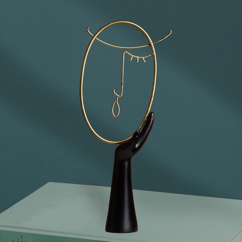 

Креативный абстрактный персонаж на лице, семейство из трех украшений для ваз из смолы, винный шкаф на крыльце, шкаф для телевизора, украшения для рукоделия F