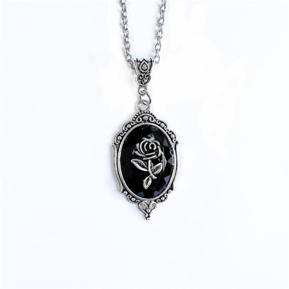 Fashion Retro Metal Geometry Glass Court Relief Rose Flower Heart Pendant Necklace for Women Punk Charm Jewelry Accessory Gifts