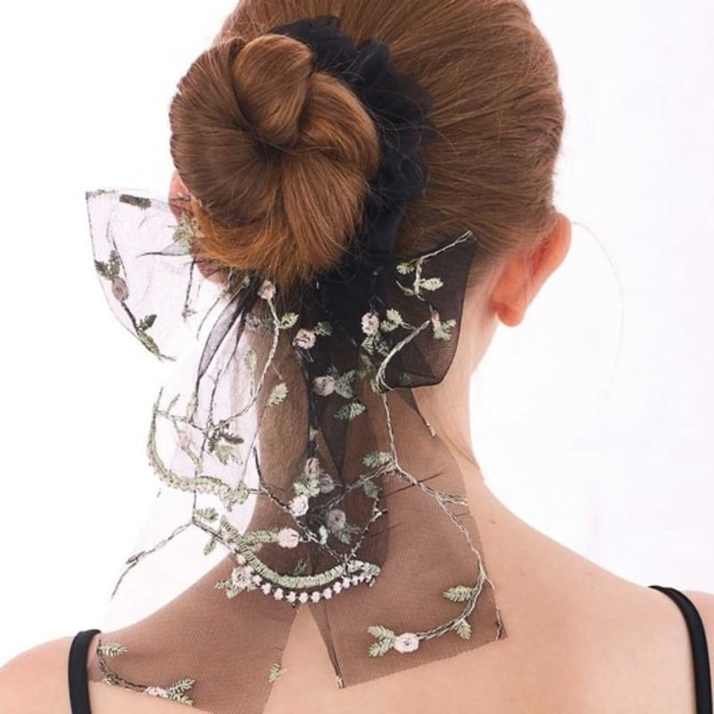 

Жан Поль Кларисс Резинка для волос с вышивкой в виде цветов и лентой JP-23-313S black