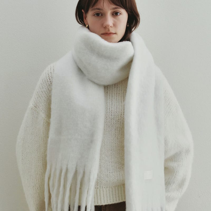 

Neev Chunky Tassle Wool Muffler (Ivory) FREE