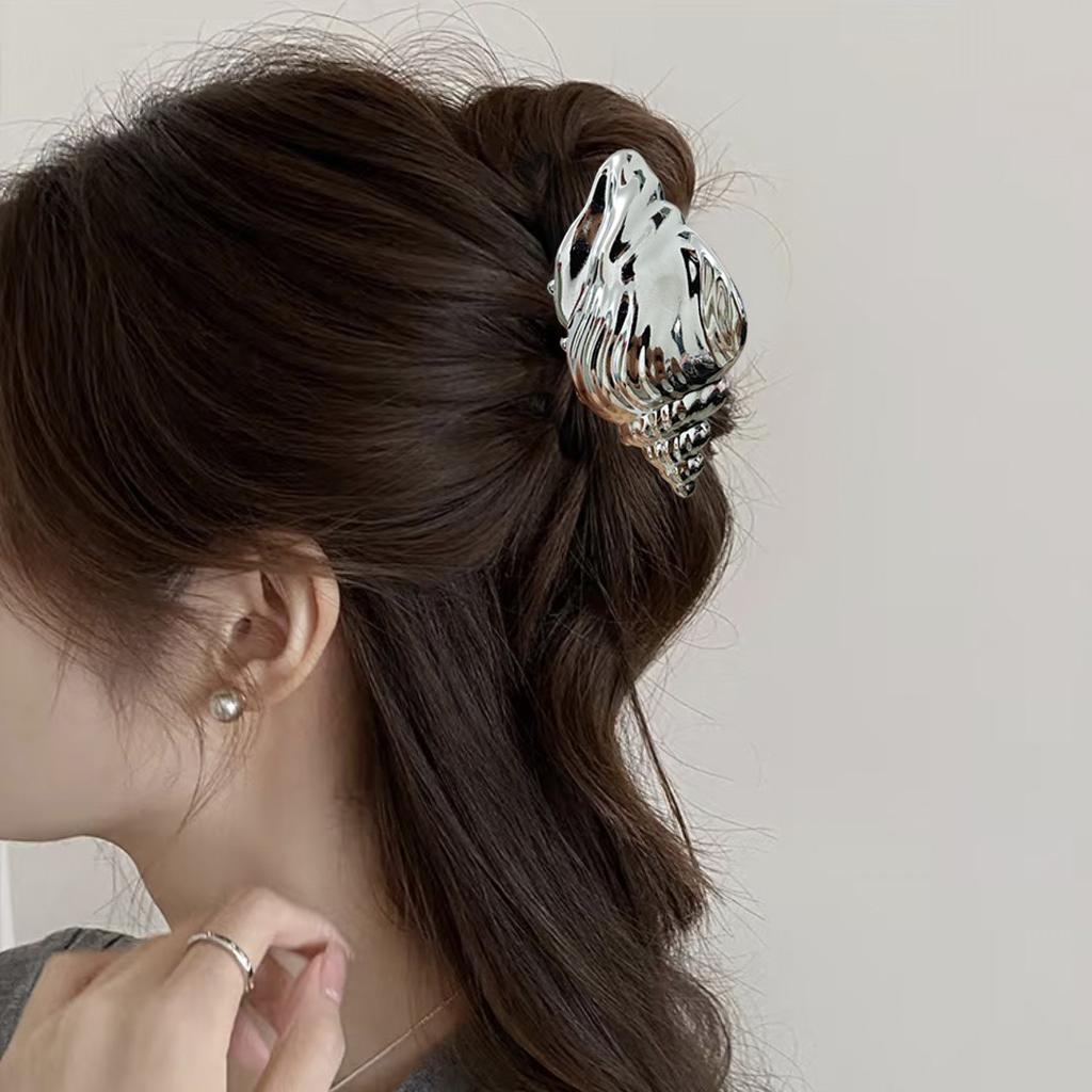 1pc Metallic Seashell Hair Claw Beach Inspired Designs Perfect for Boho Chic Styles Summer Vacations Elegant Hair Accessories