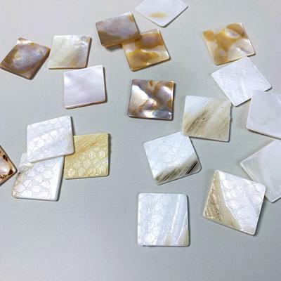 100 ks/balení Domácí dekorace DIY Příslušenství pro výrobu šperků 2 mm 2x2CM Ins styl Přírodní mušle Čtvercové podložky
