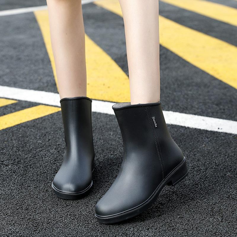 Rain shoes women's fashion outer wear water shoes adult work medium tube non-slip kitchen car wash rubber shoes summer rain boots