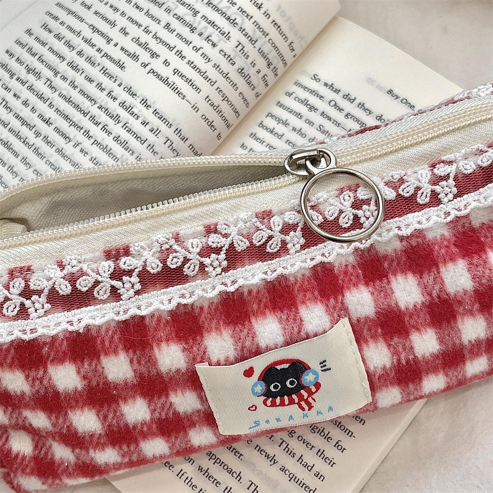 5222 Multi-Functional Plaid Wool Bag: Large Capacity Case for Cosmetics, Stationery & Hygiene Essentials