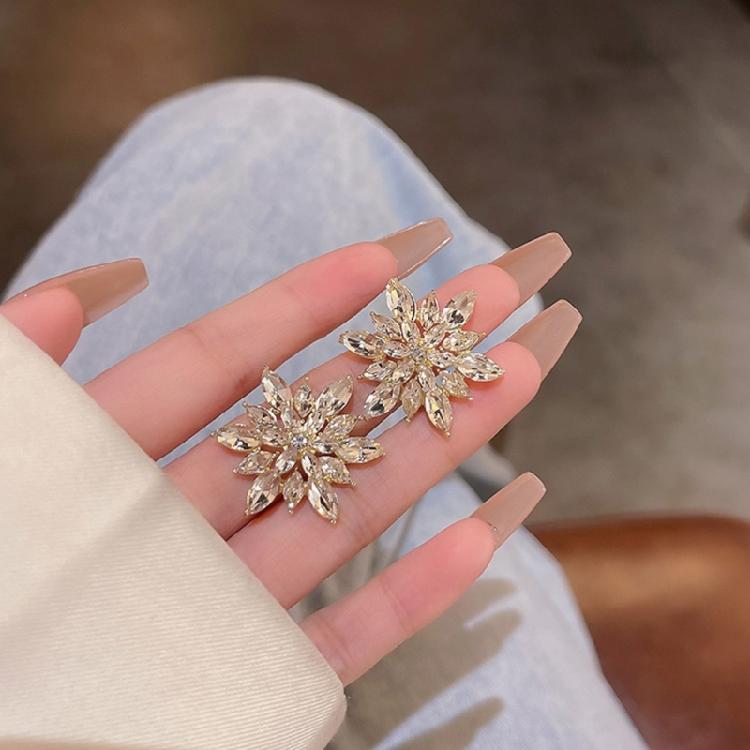 Sophisticated Women Silver Needle Floral Earrings Rhinestones Flower Ear Accessories Elegant Jewelry for Everyday Wear