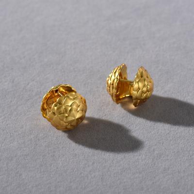 Original Design Simple Fashion Retro Niche Metal Wind Flower Pattern Ear Buckle Gold Versatile Earrings Women
