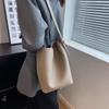 Ielgy Retro Female Bag High-End Feel Cross-Body Niche Design Bucket Bag