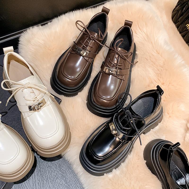 Pantofi de damă stil piele toamnă 2025 cu platformă cu șireturi pantofi mici din piele cu cataramă cu lacăt pantofi simpli cu toc înalt mocasini muffin