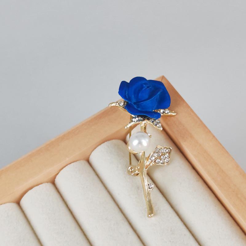 Stylish 3D Floral Pearl and Diamond Brooch: Unique Oil Drop Design for Versatile Fashion.