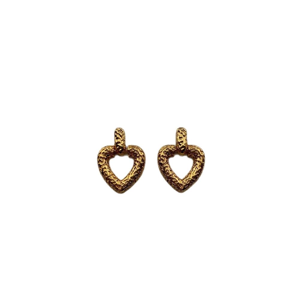 Classic Relief Texture Love Stud Earrings Three-Dimensional Versatile Retro Light Luxury Exquisite Daily Commuter Earrings