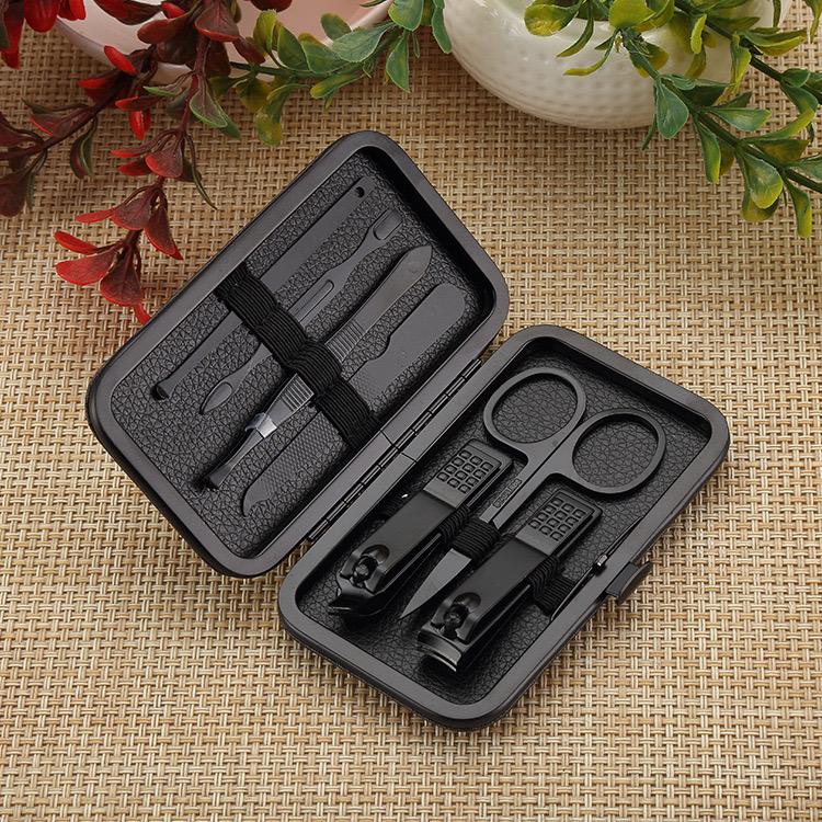 

Роскошный набор для маникюра и педикюра с кусачками из нержавеющей стали, триммером для кутикулы и устройством для удаления омертвевшей кожи - включает портативный