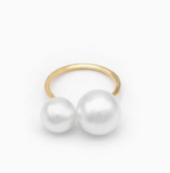 

open-face ring with large and small pearls One Size