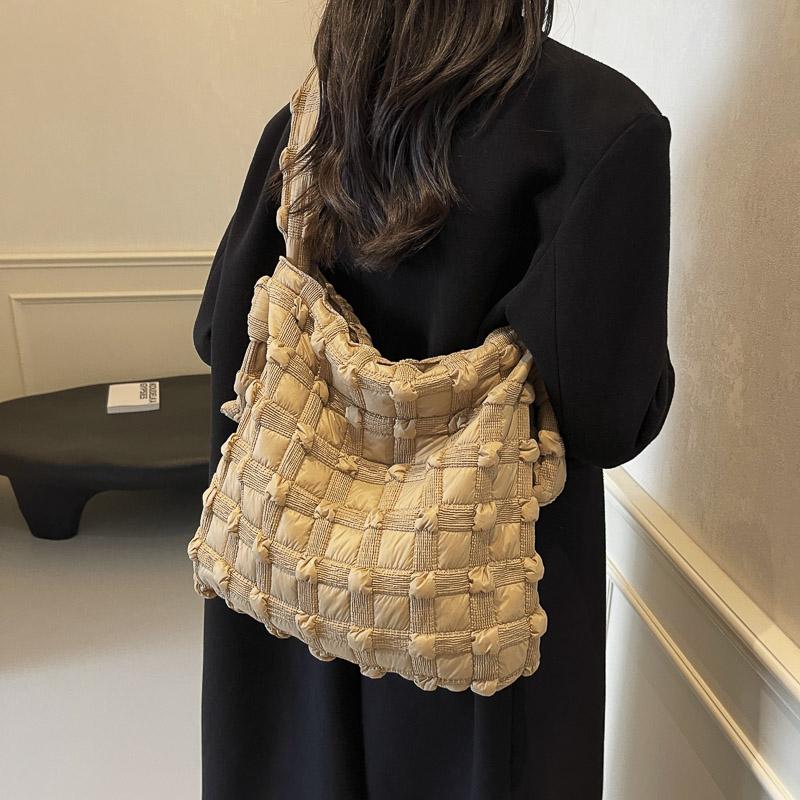 Autumn And Winter Large Capacity Folded Plaid Cloud Bag Lightweight Down Shoulder Bag Lady Messenger Light Weight Travel Crossbody Bags