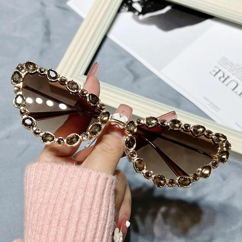 Luxury Rhinestone Cat Eye Sunglasses for Women Vintage Rimless Triangle Sun Glasses Men Outdoor Retro Eyewear  UV400