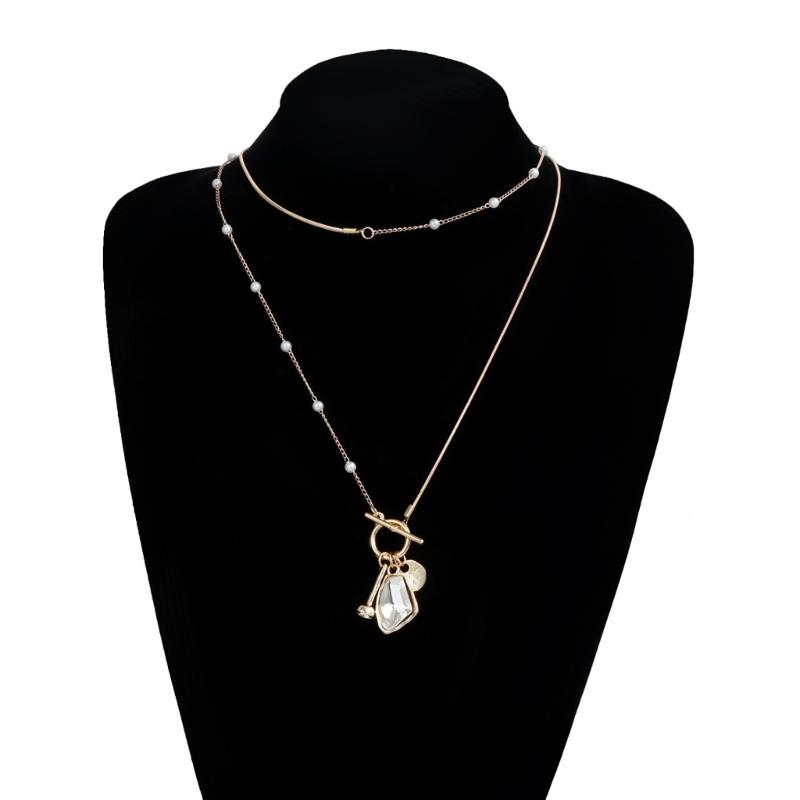 Elegant Geometric Cut Crystal Necklace With Adjustable Chain Length Feature Versatile Daily Jewelry Piece