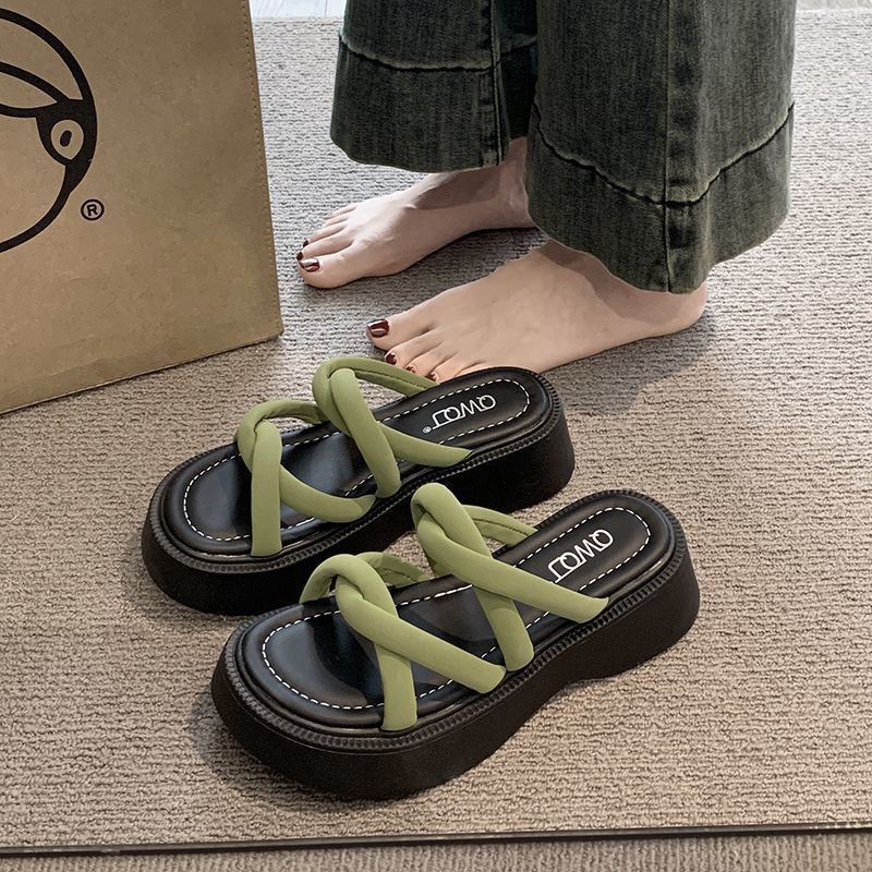 Small Platform Slippers for Women To Wear 2025 Summer New Lightweight and Height-increasing Cross Sandals Versatile Muffin Shoes