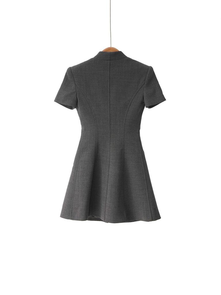 Spring 26 Grey Mixed Color Cinched Waist Dress with Brooch Decoration