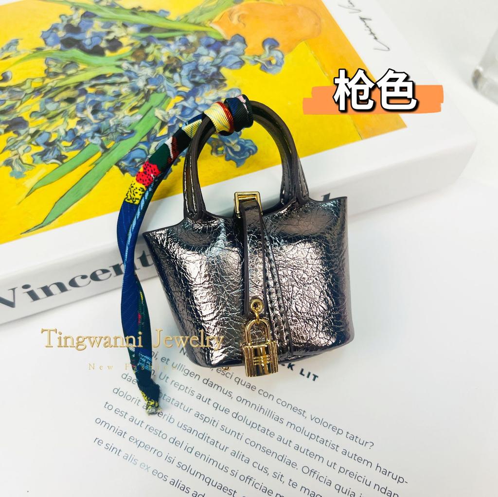 Neuer Mode-Taschenanhänger, hochwertiger Leder-Autoschlüsselanhänger, niedliche kreative Kopfhörertasche, Schmuck für Damenhandtaschen.