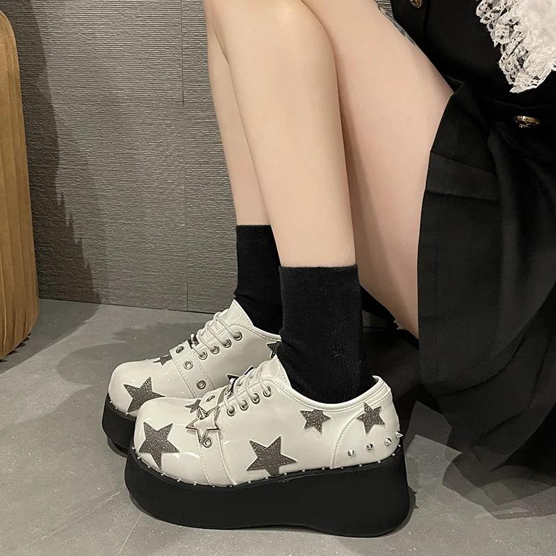 Moda Punk Plataforma Wedge Sapatos para Mulheres Rebite Decoração Ankle Boots Mulher Preto Jk Lolita Sapatos Novo Design Couro Envernizado Senhora Sapato