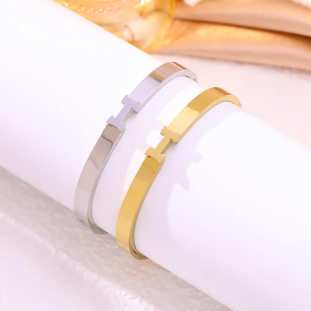 18K Goldplattiertes Titanstahlarmband – Europäische & Amerikanische Mode, Anlaufbeständig