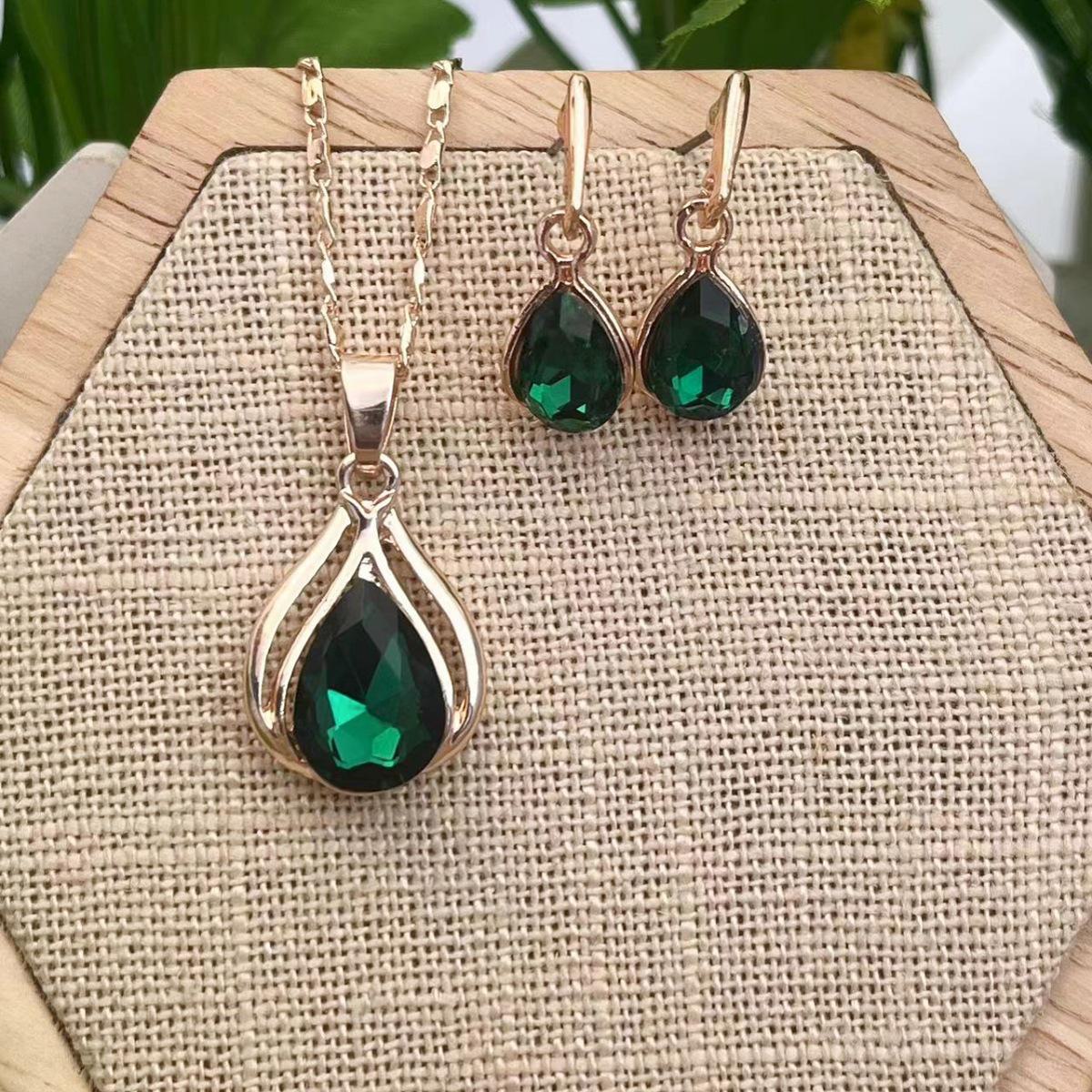 

Стильное ожерелье из сплава с бриллиантами на ключицу с универсальными серьгами с жемчугом - 3 предмета XL0491