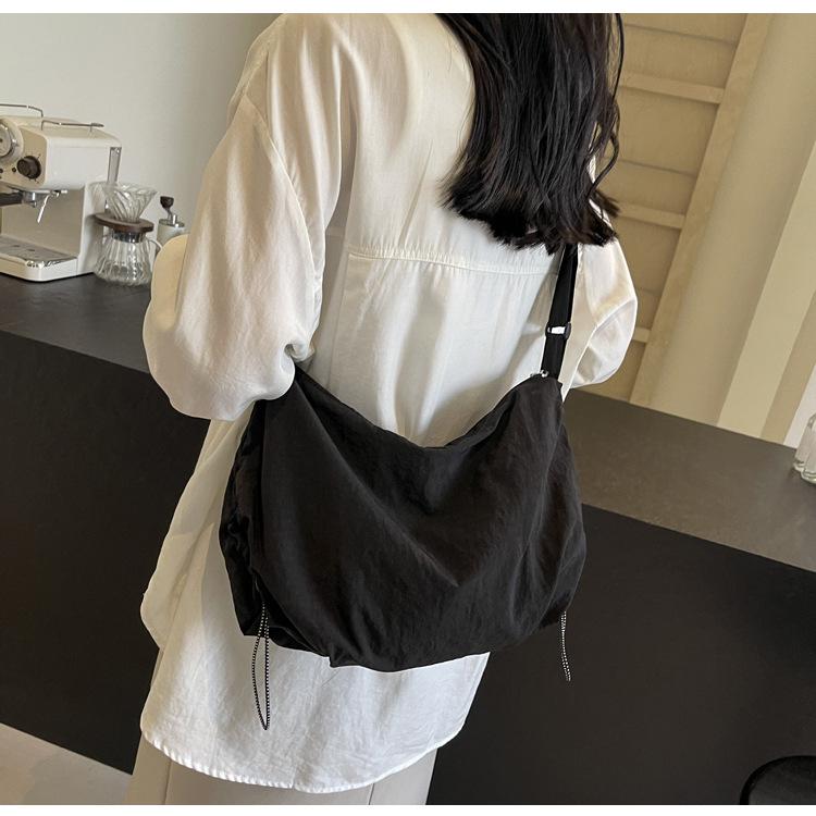 Simple Solid Color Nylon Crossbody Bag Pleated Drawstring Design Cloud Bag Lightweight and Versatile Commuter Shoulder Dumpling Bag