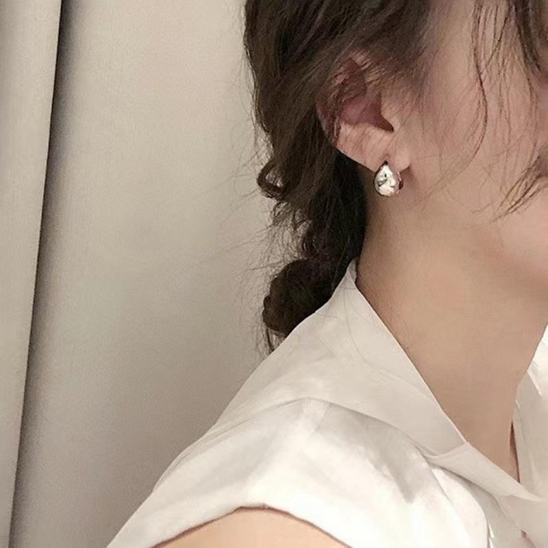 Unique And Fashionable Hanging Earrings, Retro Exquisite High-End Simple And Versatile Niche Earrings.