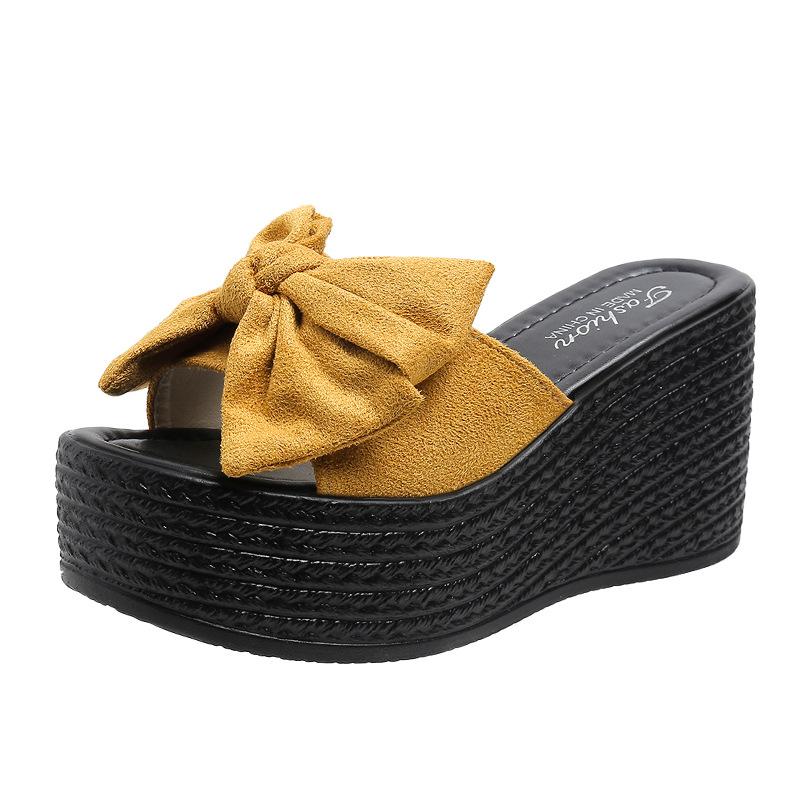 

Босоножки женские весна и лето новые на танкетке толстой подошве для выхода в свет с бантом шлепанцы модные женские 43 жёлтый