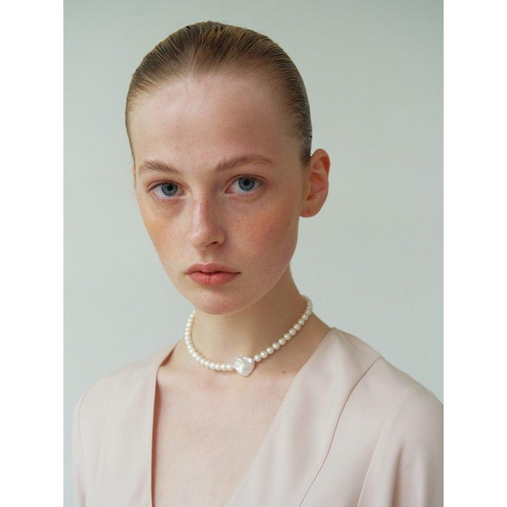 One Wiggly Pearl Choker