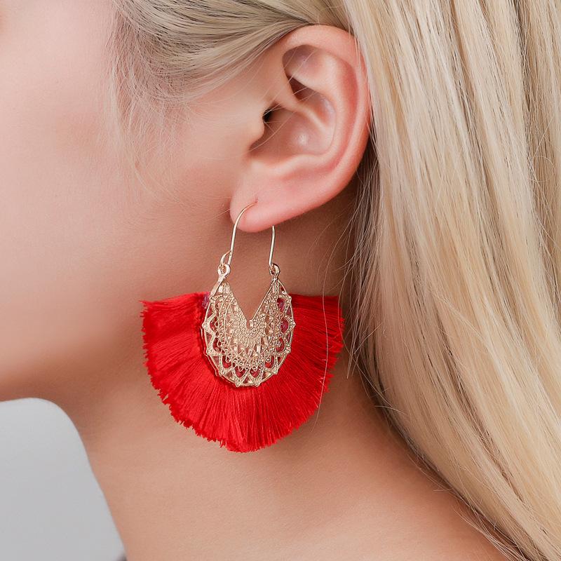 Europe and the United States hot-selling earrings, bohemian exaggerated fan-shaped fringed earrings, temperament empty carved stud earrings